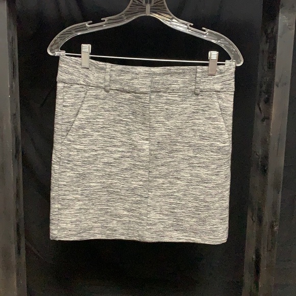 Loft- 16 inch mini skirt - Picture 2 of 7